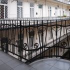 Épületfotó - a Weiss-ház (Budapest, Szent István krt. 10.) emeleti függőfolyosójának részlete